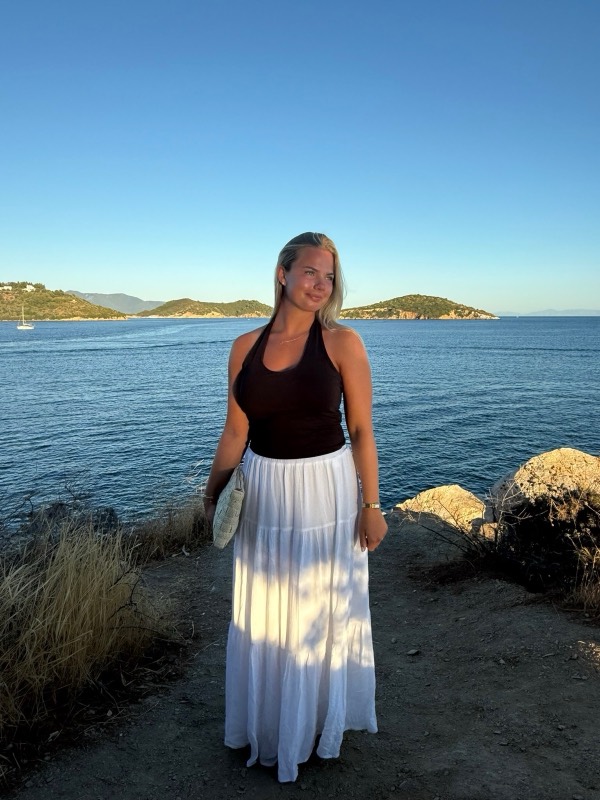 Julia vid vattnet